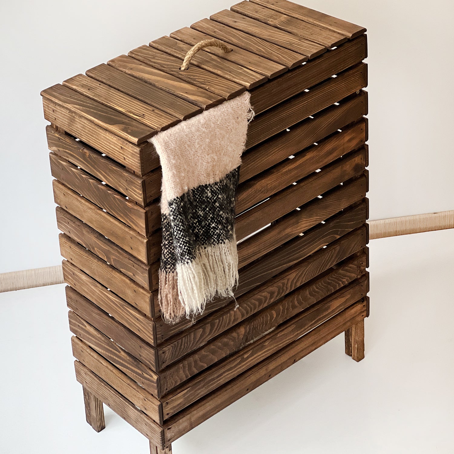 Wäschekorb aus Holz - Walnuss