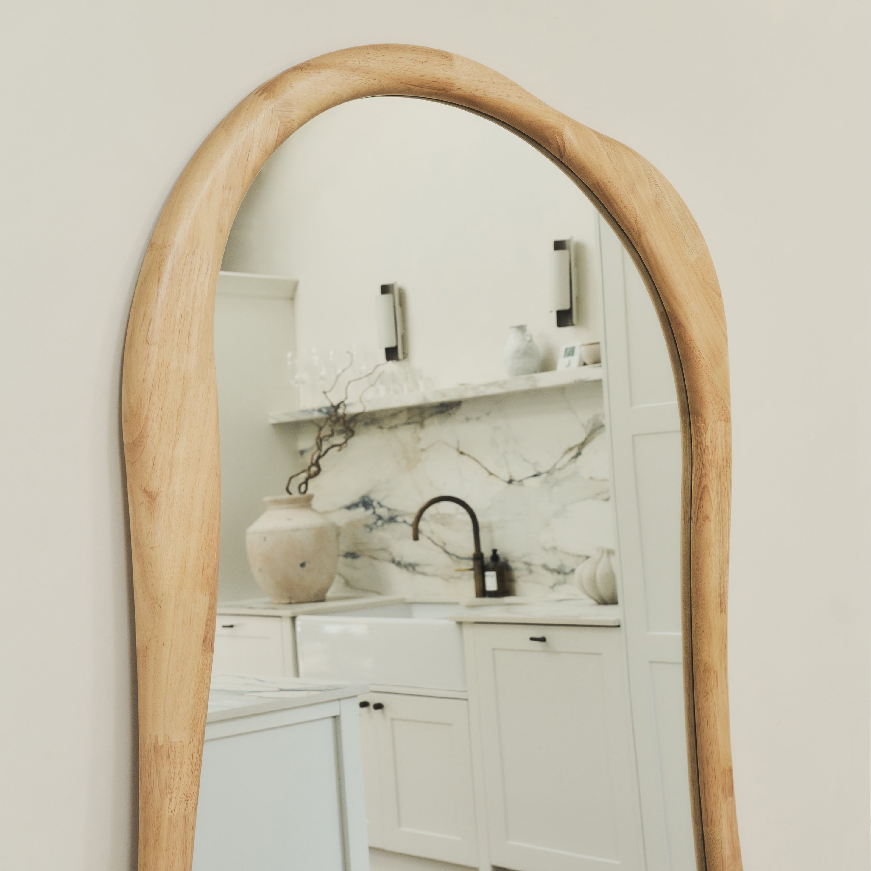 Latona
Ekstra Büyük Tam Boy Açık Ahşap Düzensiz Ayna 190cm X 120cm