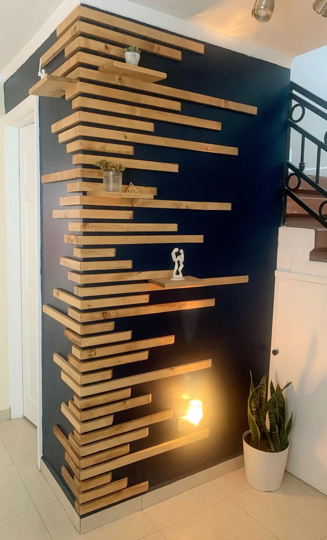 Minimalist Ahşap Çıta Duvar Dekoru | Doğal ve Estetik Dokunuş
