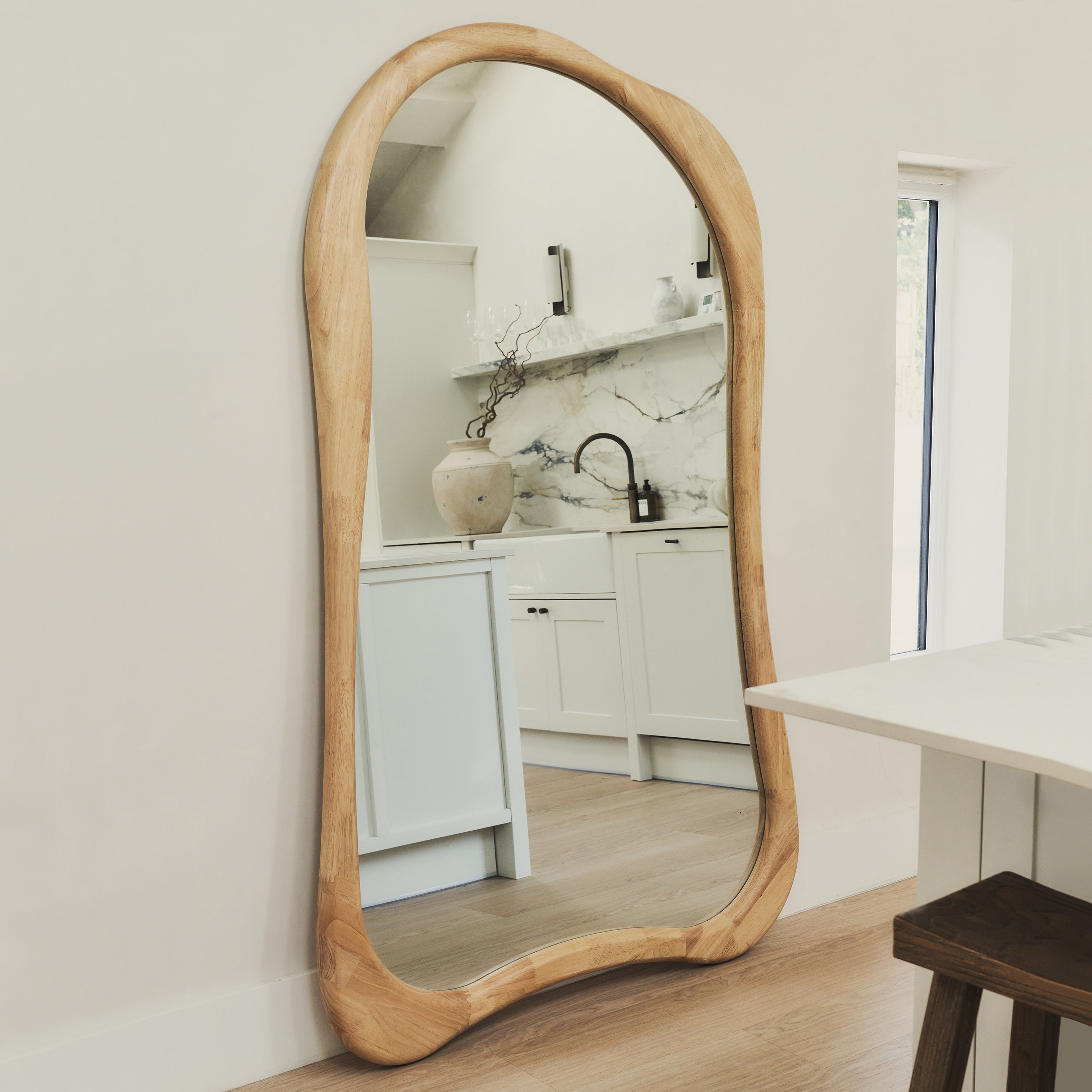 Latona
Ekstra Büyük Tam Boy Açık Ahşap Düzensiz Ayna 190cm X 120cm