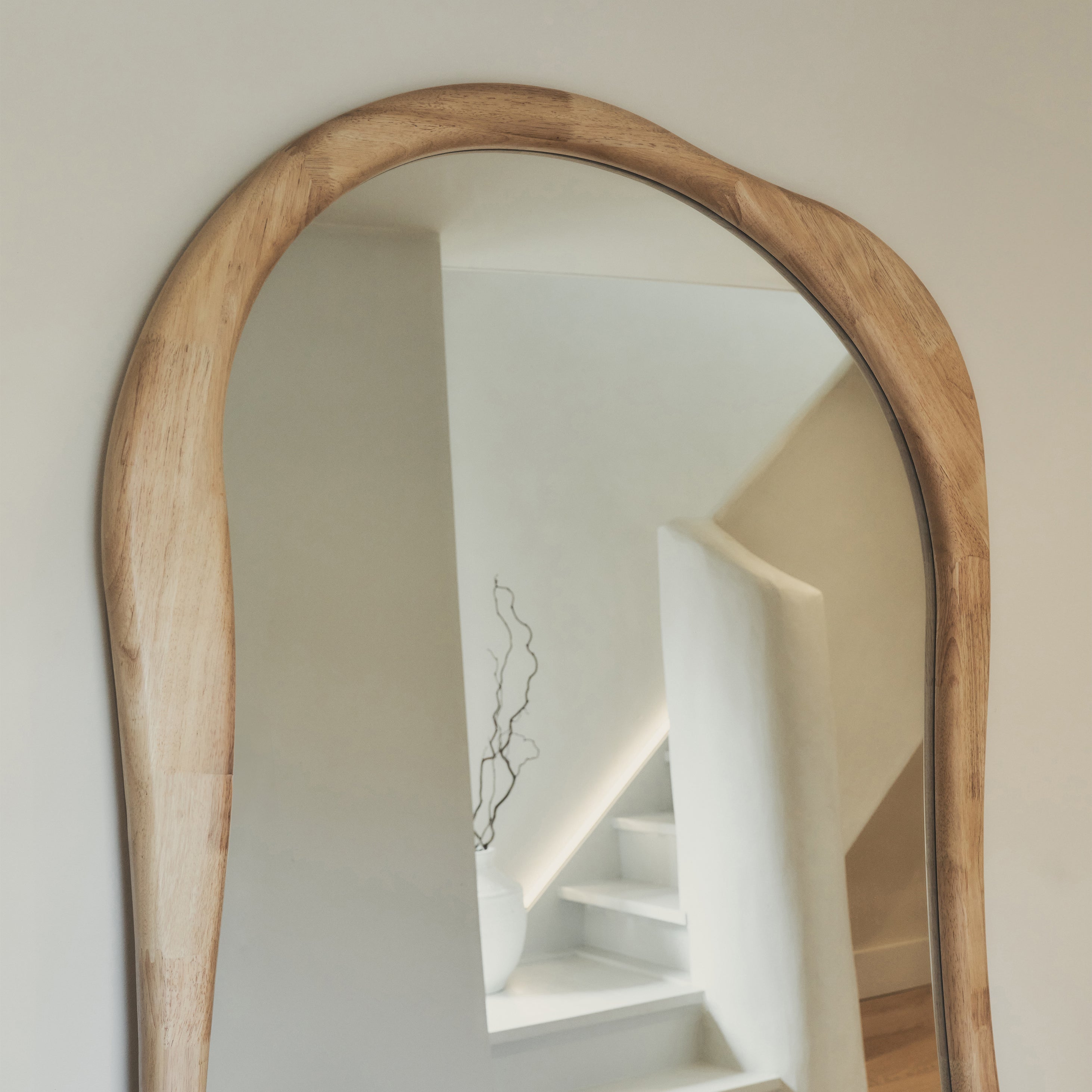 Latona
Ekstra Büyük Tam Boy Açık Ahşap Düzensiz Ayna 190cm X 120cm