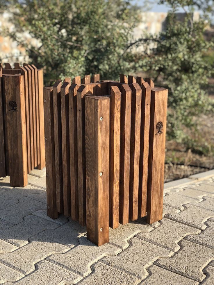 El Yapımı Ahşap Saksı Standı – Modern Tasarım, Dayanıklı Masif Çam Kereste