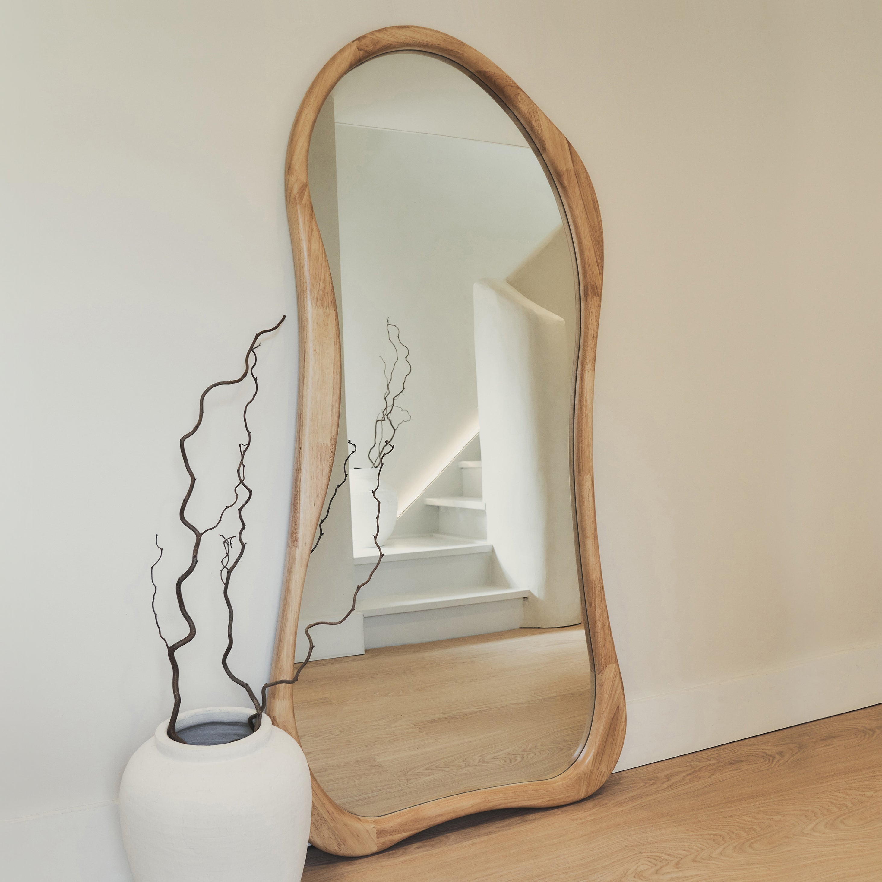 Lima
Büyük Tam Boy Açık Ahşap Düzensiz Ayna 170cm X 85cm