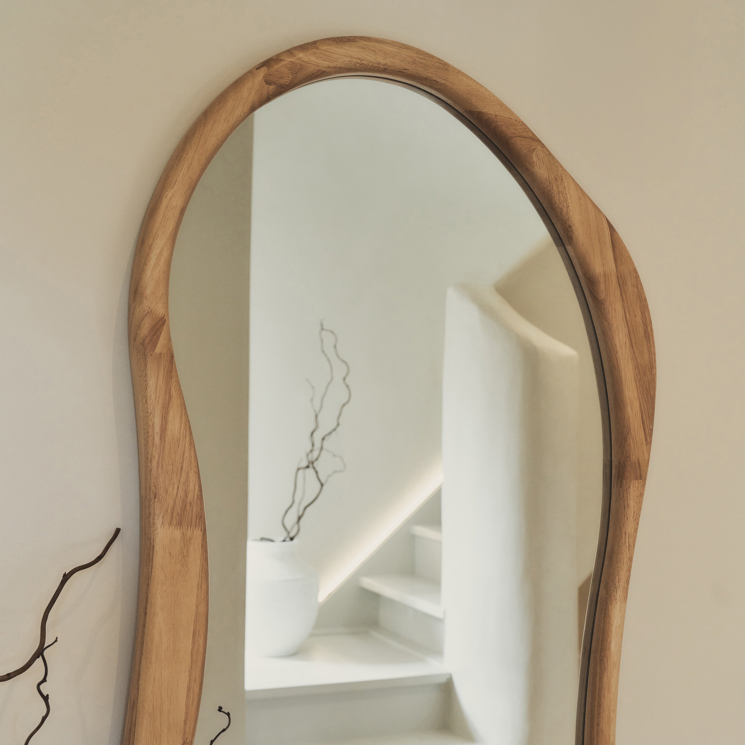 Lima
Büyük Tam Boy Açık Ahşap Düzensiz Ayna 170cm X 85cm