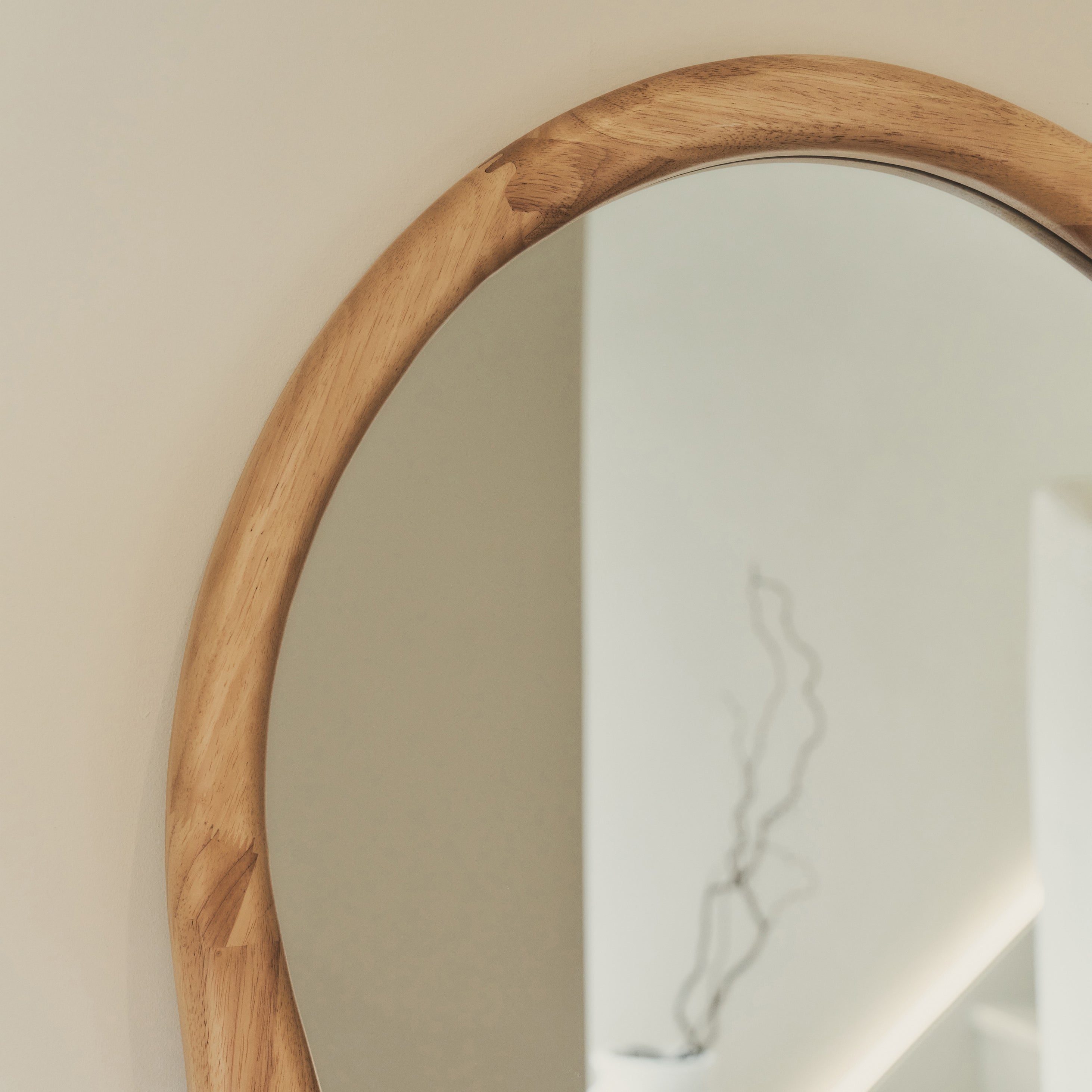 Lima
Büyük Tam Boy Açık Ahşap Düzensiz Ayna 170cm X 85cm