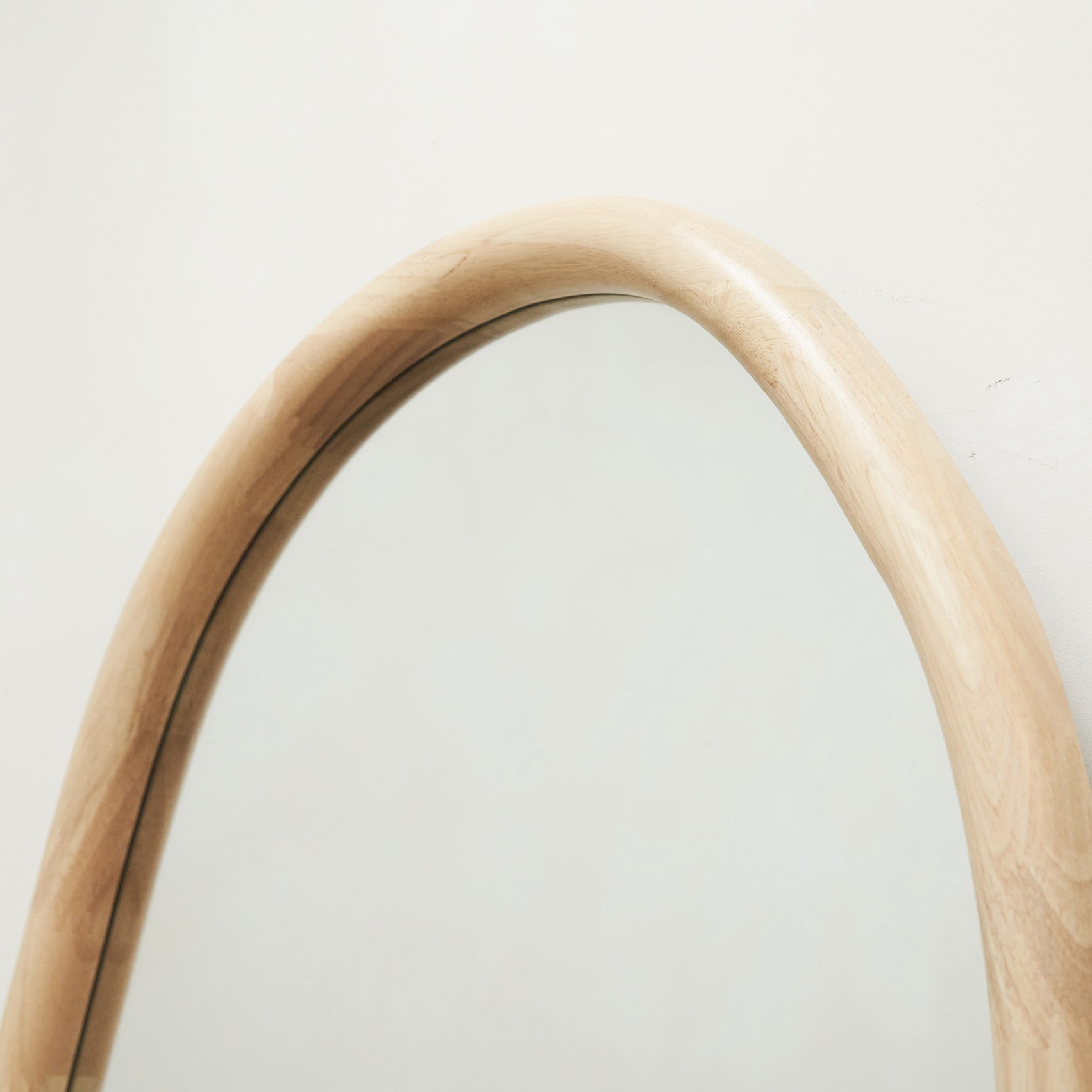 Lua Hafif Ahşap Düzensiz Duvar Aynası 150cm X 75cm