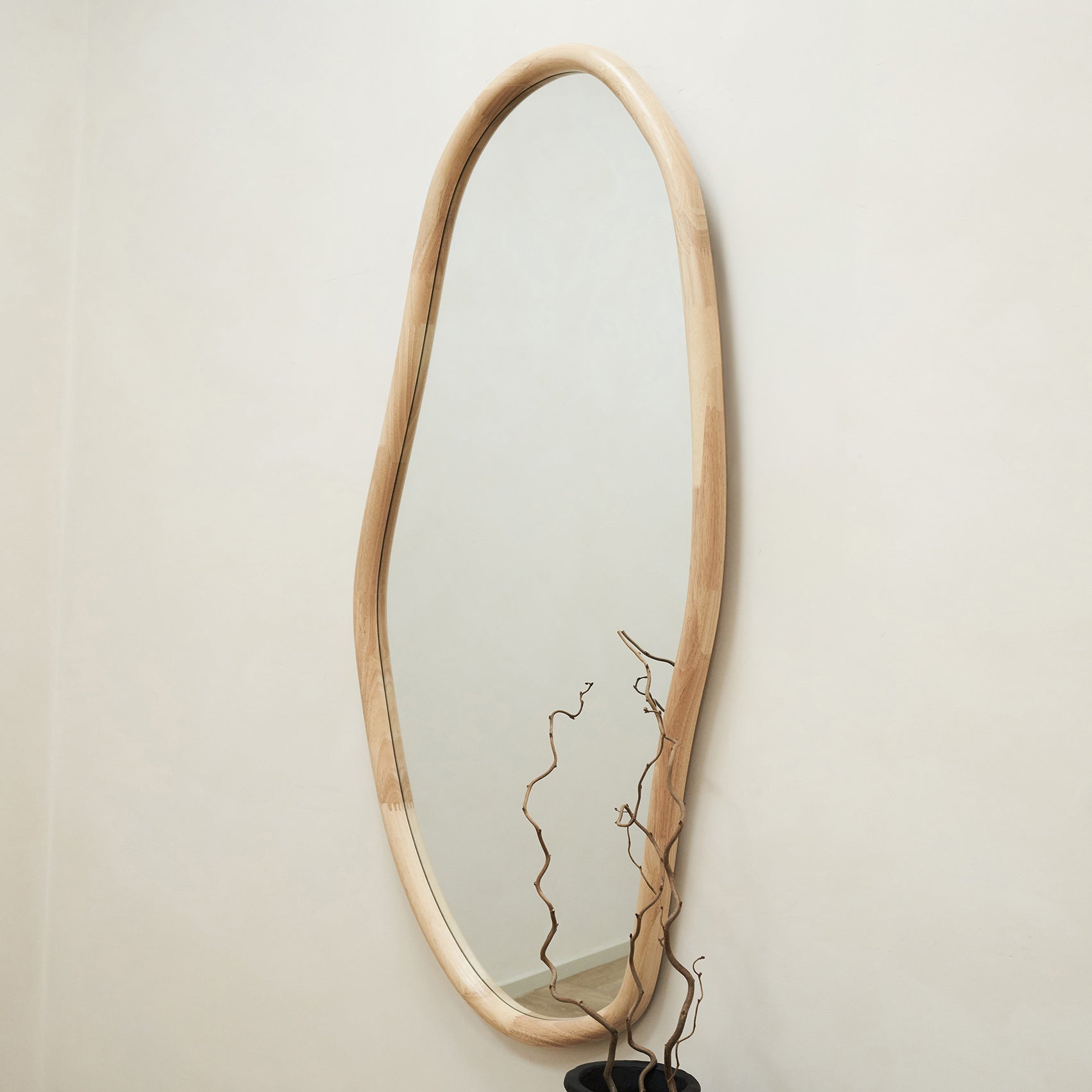 Lua Hafif Ahşap Düzensiz Duvar Aynası 150cm X 75cm